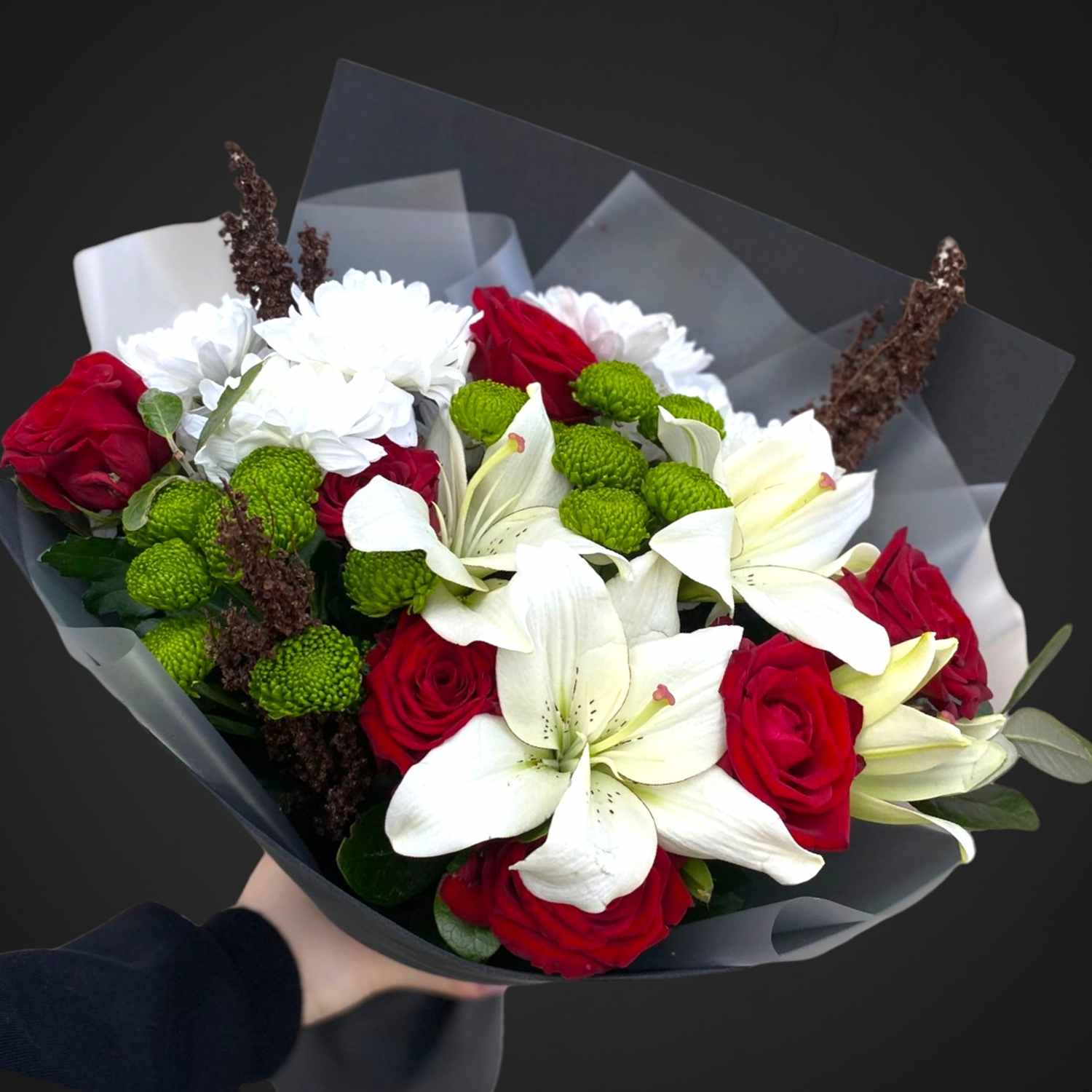 Букет 'Аристократ' – изысканный составной букет для подарка. Доставка по Аксаю. Купите сейчас!