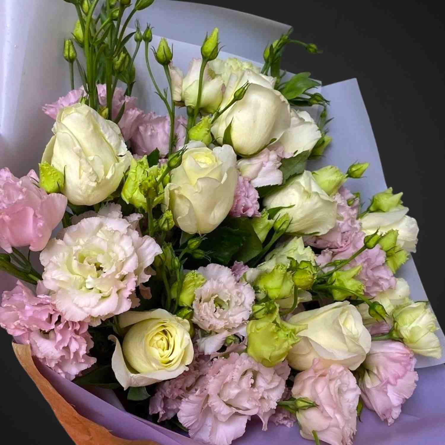 Букет 'Воздушный поцелуй' — составной букет для покупки с доставкой в Аксае.