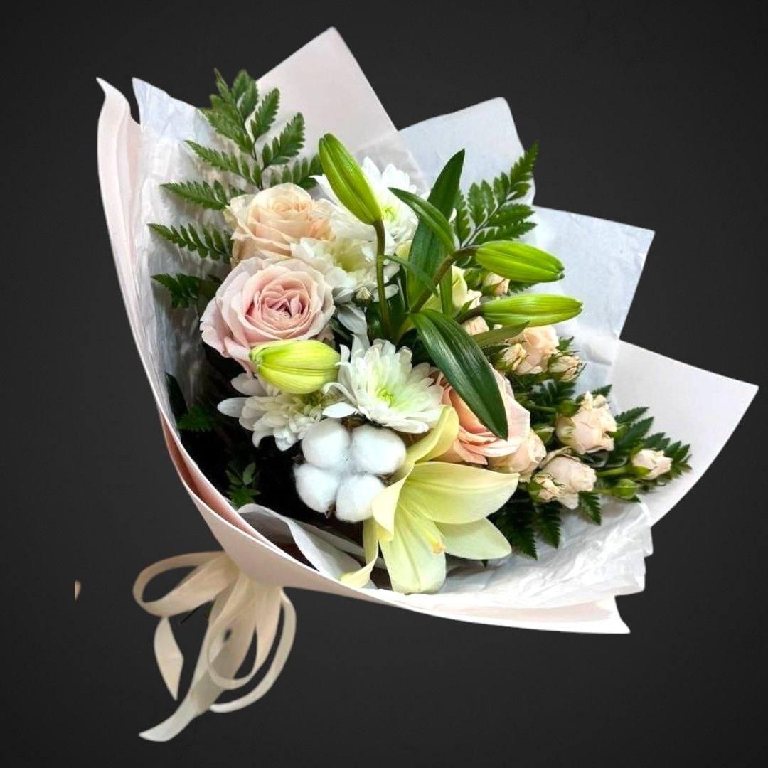 Букет 'Моя вселенная', составной букет для доставки в Аксае, яркие цветы