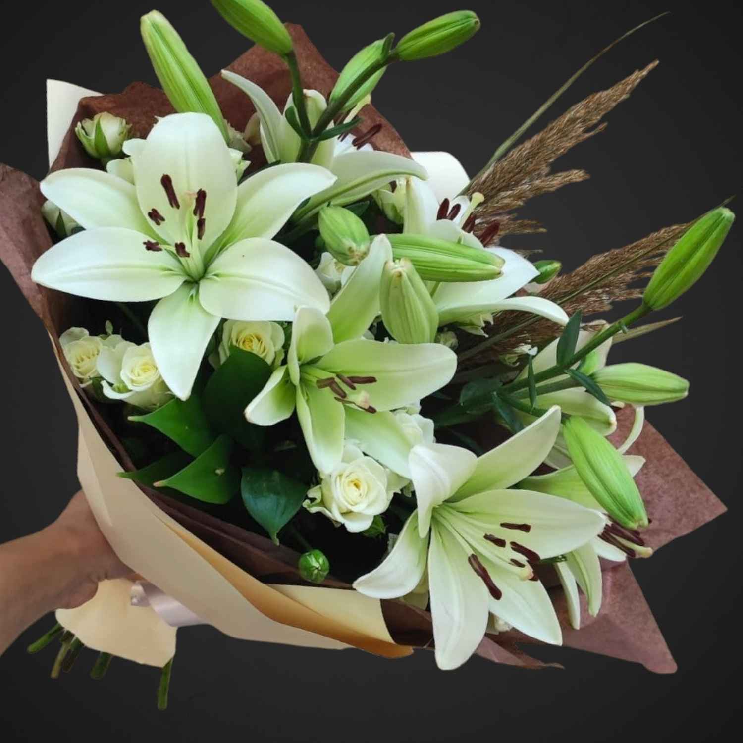 Букет "Ничего лишнего": свежие цветы, лаконичный дизайн, доставка в Аксай, покупайте!