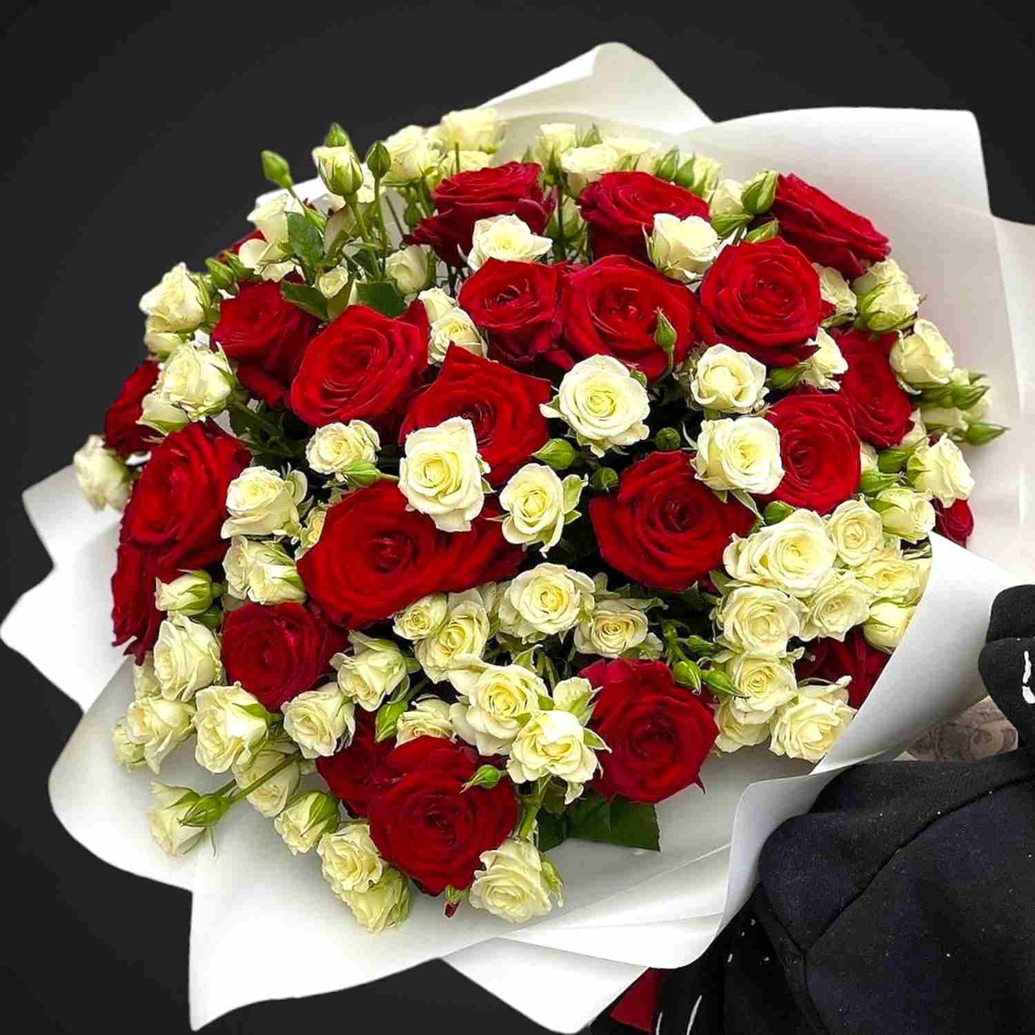 Букет 'Ты мой мир' — составной букет для подарка, доставка по Аксаю, купите по выгодной цене.