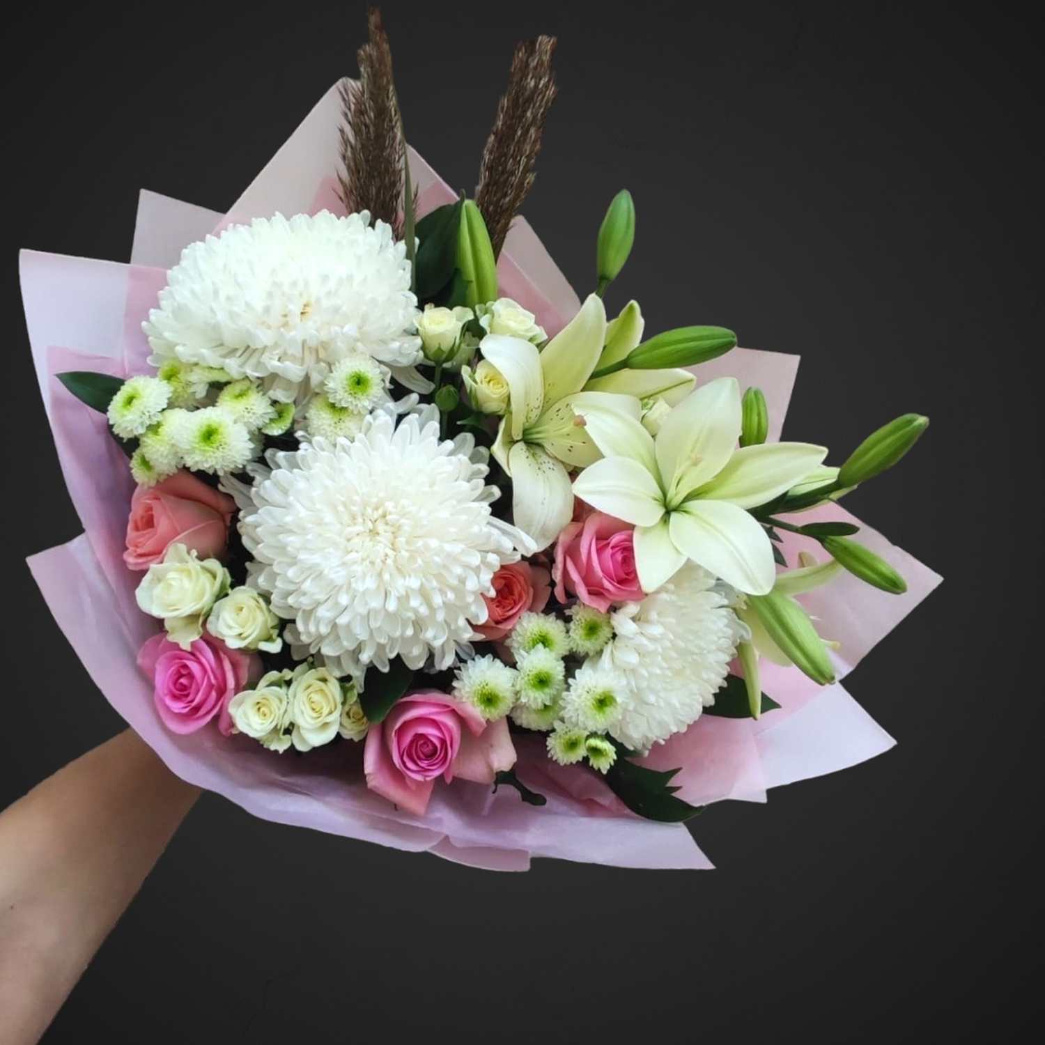 Букет 'Чувство праздника' — составной букет для подарка, доставка по Аксаю, покупайте сейчас.