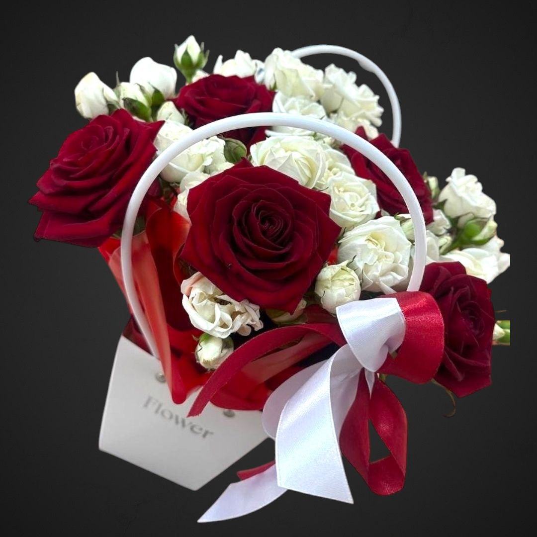 Композиция 'Навсегда в сердце' с цветами для покупки с доставкой в Аксае