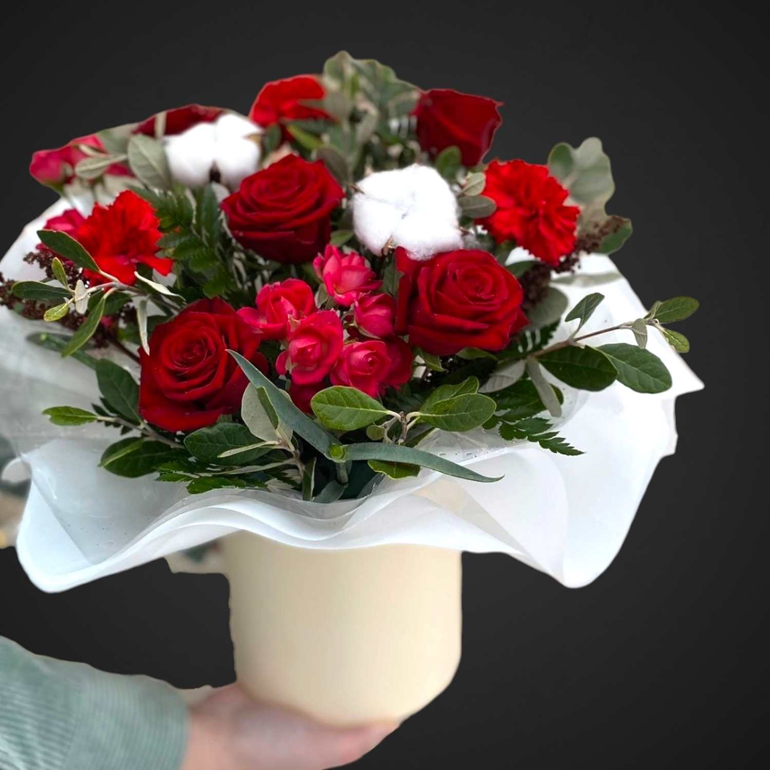 Композиция 'Голос любви' из свежих цветов с доставкой в Аксай, покупайте сейчас!