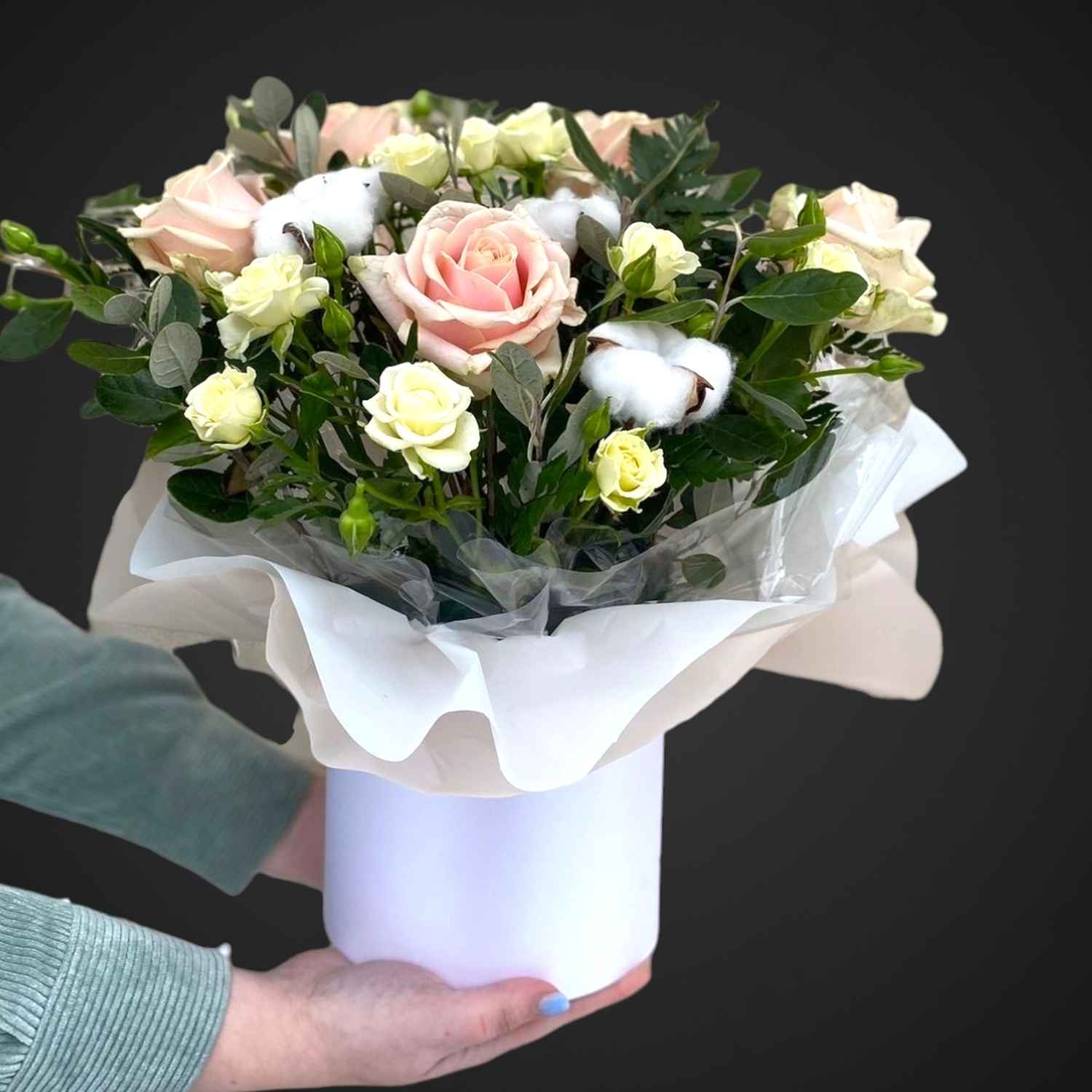 Композиция 'Магия цветов' для покупки с доставкой в Аксае