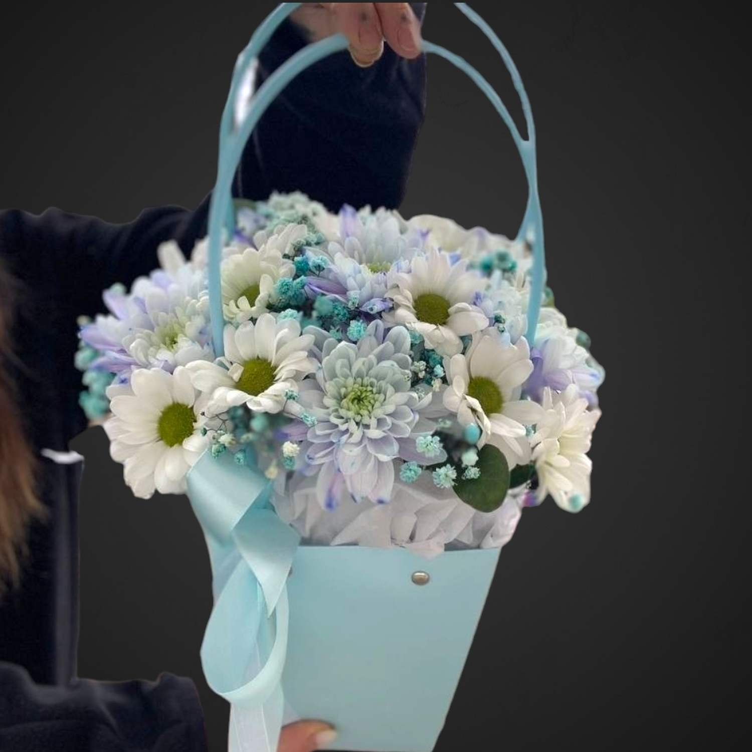 Композиция 'Муза' из свежих цветов с доставкой в Аксай, идеальный подарок