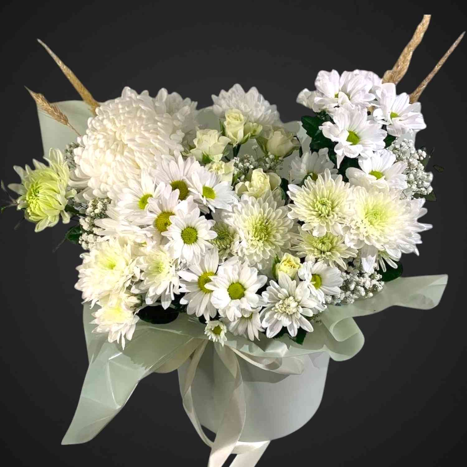 Композиция 'Белая магия' из свежих цветов, доставка по Аксаю, покупайте сейчас.