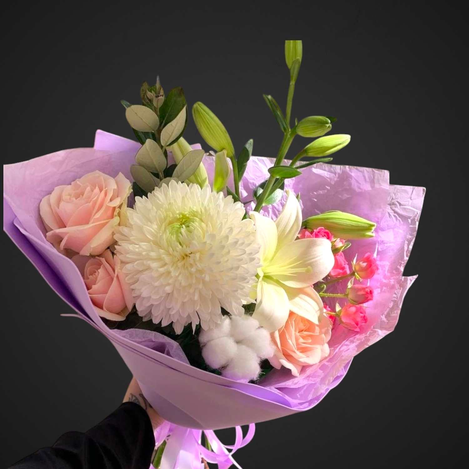 Букет 'Просто люблю!' из составных цветов, доставка по Аксаю, готов к покупке.