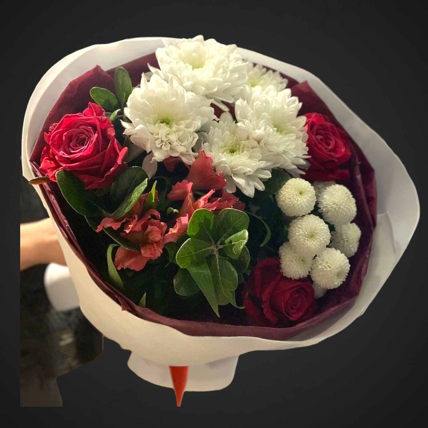 Букет 'Искушение' — составной букет для вас. Быстрая доставка по Аксаю. Яркие цветы.