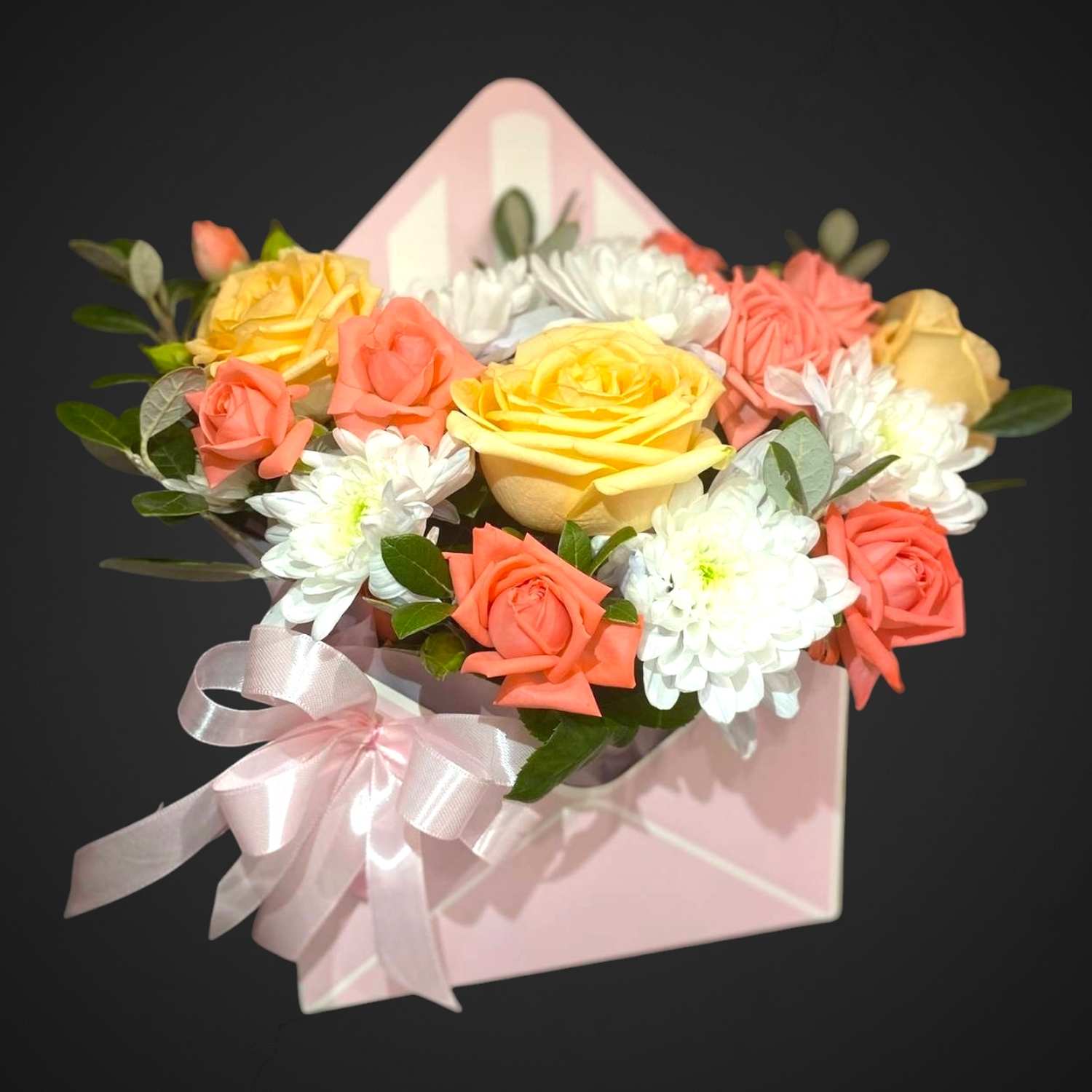 Композиция 'Ветер перемен' из свежих цветов с доставкой в Аксае, яркое и красочное оформление