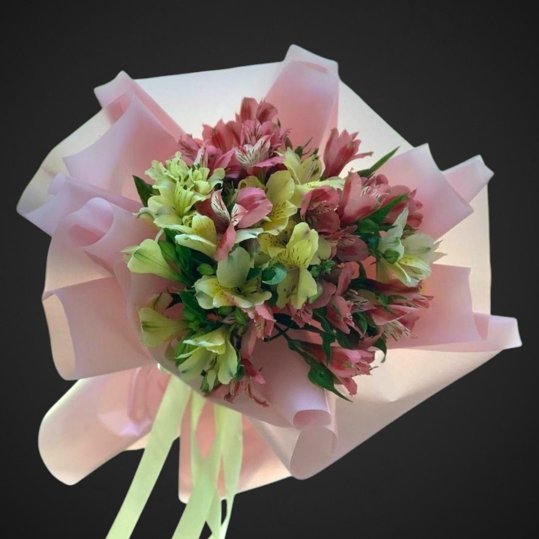 Букет 'Поцелуй в розовом' — изысканный составной букет с преобладанием розовых оттенков. Купите с доставкой в Аксае.